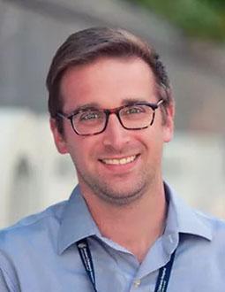 Tim Klouda Headshot
