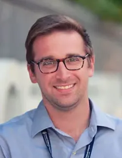 Tim Klouda Headshot